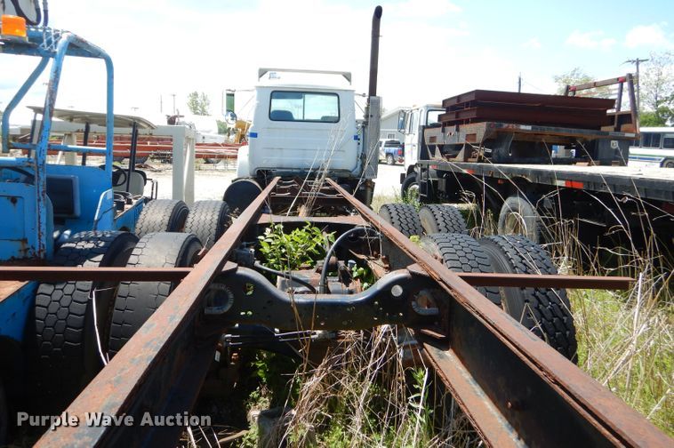 image for item GP9161 1992 Mack RB  truck cab and chassis