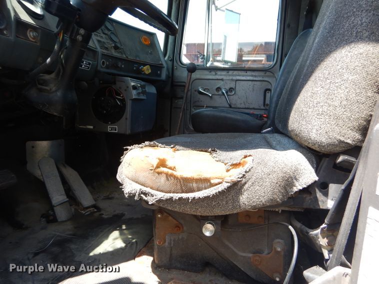 image for item GP9161 1992 Mack RB  truck cab and chassis