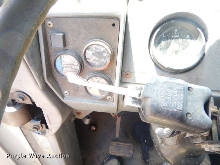 image for item GP9161 1992 Mack RB  truck cab and chassis