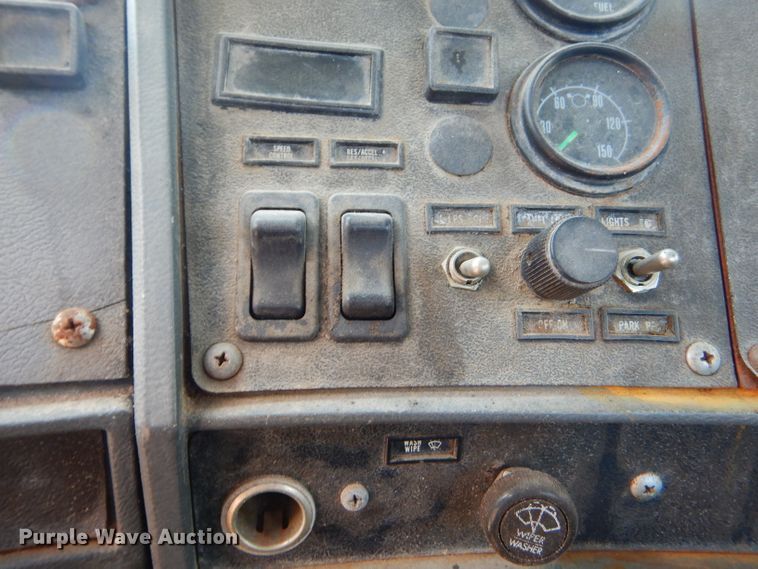 image for item GP9161 1992 Mack RB  truck cab and chassis