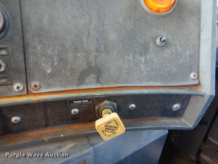 image for item GP9161 1992 Mack RB  truck cab and chassis