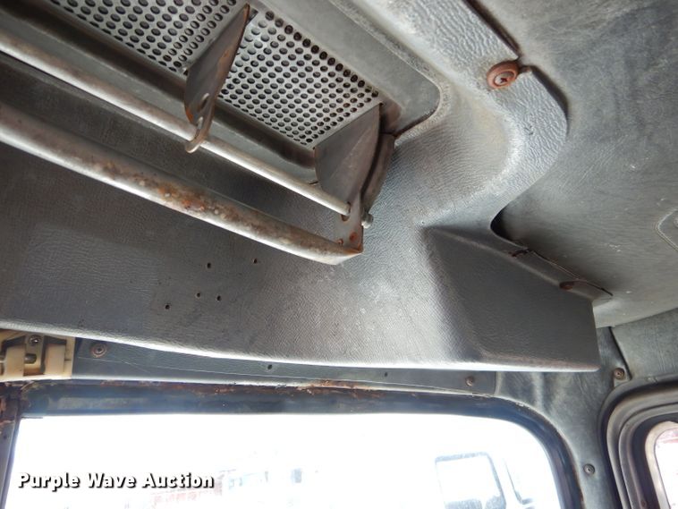 image for item GP9161 1992 Mack RB  truck cab and chassis