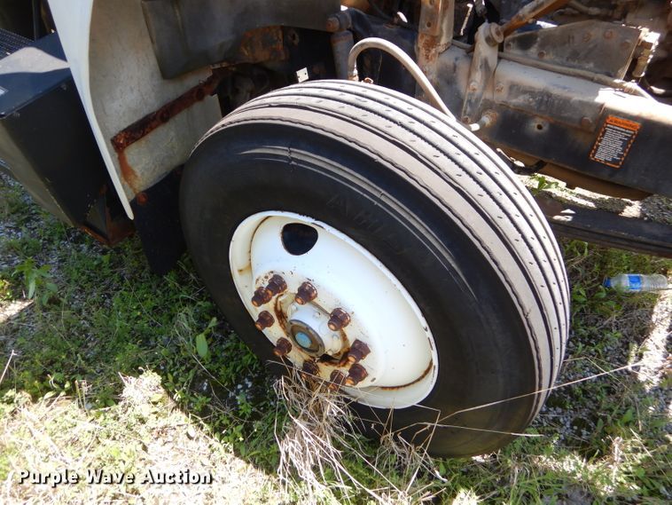 image for item GP9161 1992 Mack RB  truck cab and chassis