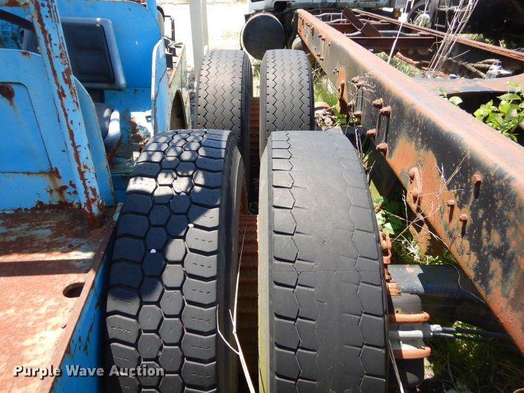 image for item GP9161 1992 Mack RB  truck cab and chassis