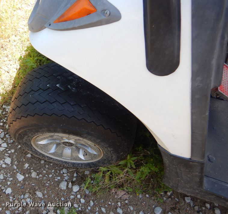 image for item GP9162 2012 Yamaha YDRAX2 golf cart