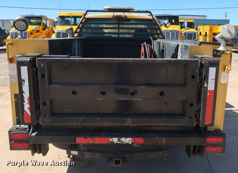 image for item GS9755 2008 Ford F250 Super Duty XL utility bed pickup truck