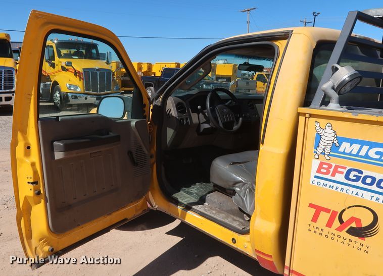 image for item GS9755 2008 Ford F250 Super Duty XL utility bed pickup truck