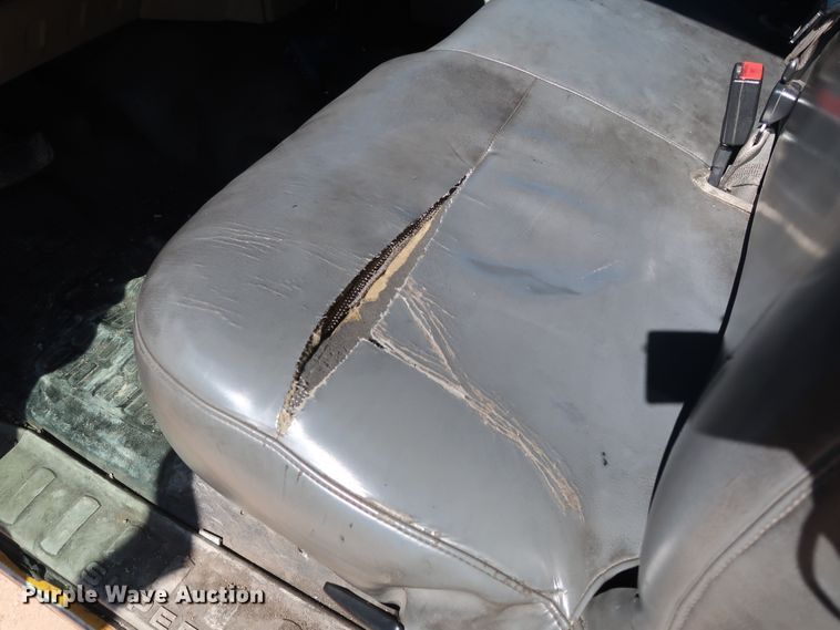 image for item GS9755 2008 Ford F250 Super Duty XL utility bed pickup truck