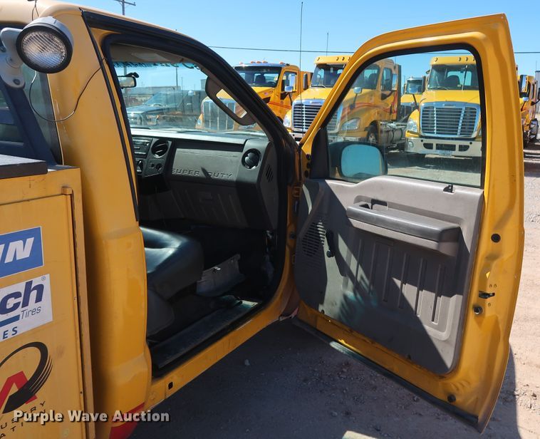 image for item GS9755 2008 Ford F250 Super Duty XL utility bed pickup truck