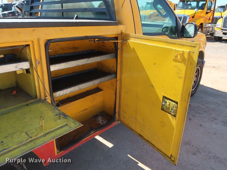 image for item GS9755 2008 Ford F250 Super Duty XL utility bed pickup truck