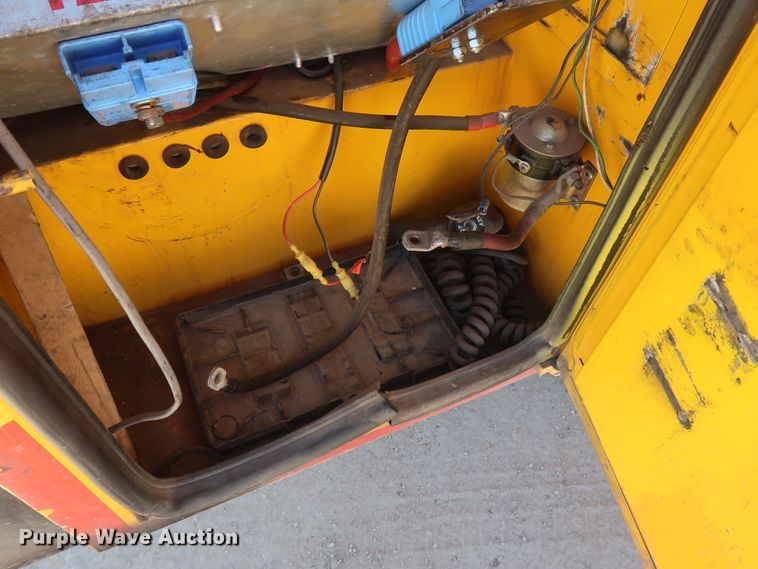 image for item GS9755 2008 Ford F250 Super Duty XL utility bed pickup truck