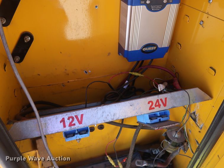 image for item GS9755 2008 Ford F250 Super Duty XL utility bed pickup truck