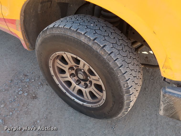 image for item GS9755 2008 Ford F250 Super Duty XL utility bed pickup truck