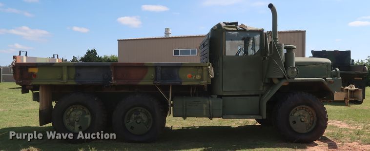 image for item GS9926 1996 Am General M109A4  flatbed truck