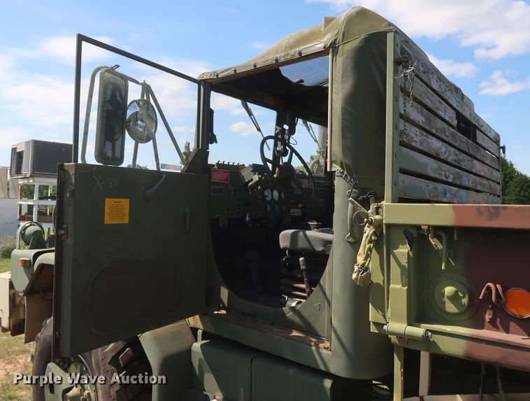 image for item GS9926 1996 Am General M109A4  flatbed truck