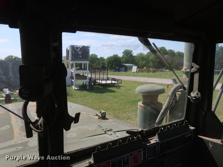 image for item GS9926 1996 Am General M109A4  flatbed truck