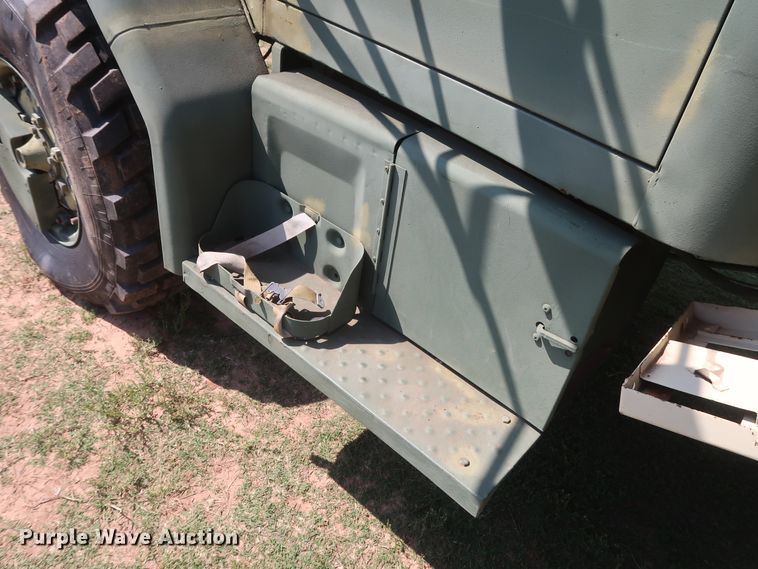 image for item GS9926 1996 Am General M109A4  flatbed truck