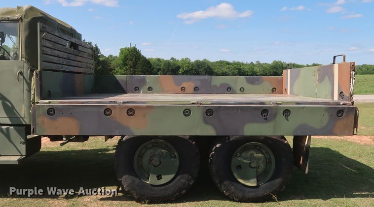 image for item GS9926 1996 Am General M109A4  flatbed truck