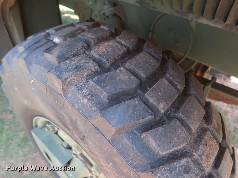 image for item GS9926 1996 Am General M109A4  flatbed truck