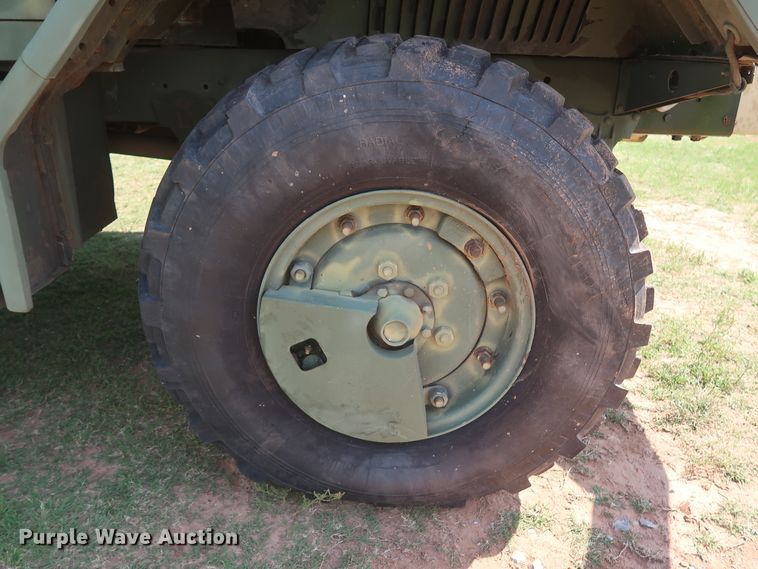 image for item GS9926 1996 Am General M109A4  flatbed truck