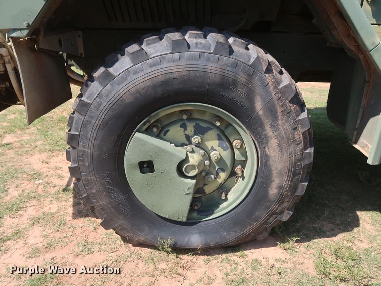 image for item GS9926 1996 Am General M109A4  flatbed truck