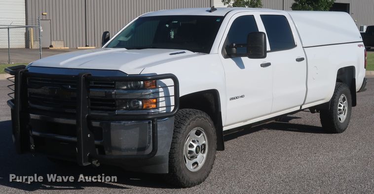 image for item GS9933 2015 Chevrolet Silverado 2500HD  Crew Cab pickup truck