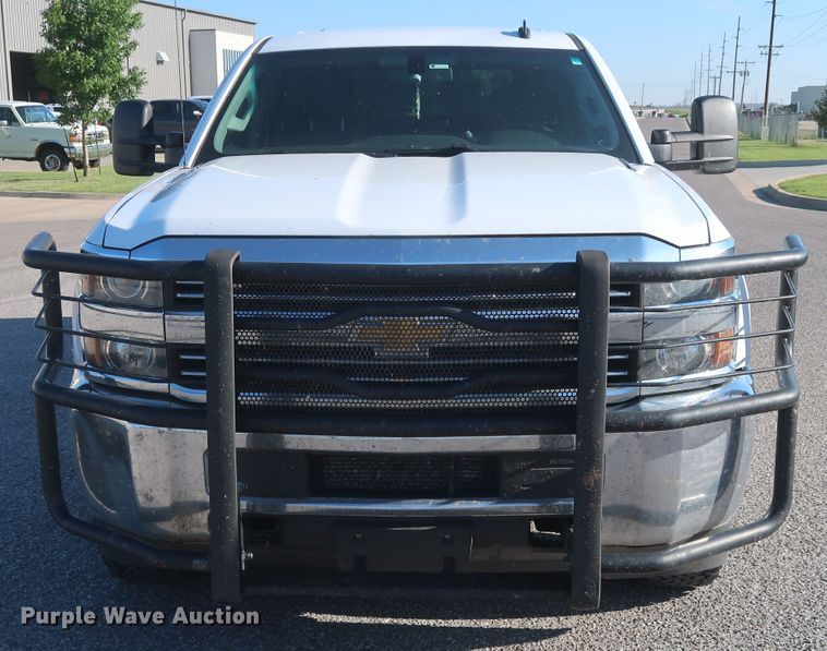 image for item GS9933 2015 Chevrolet Silverado 2500HD  Crew Cab pickup truck