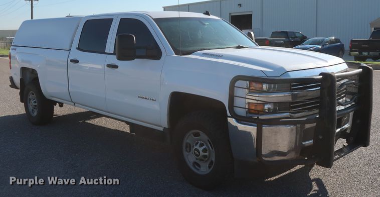 image for item GS9933 2015 Chevrolet Silverado 2500HD  Crew Cab pickup truck