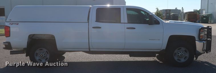 image for item GS9933 2015 Chevrolet Silverado 2500HD  Crew Cab pickup truck