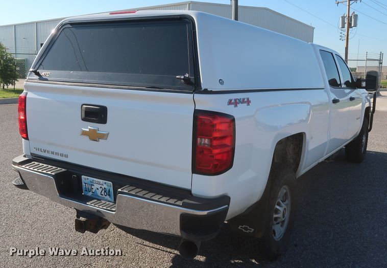 image for item GS9933 2015 Chevrolet Silverado 2500HD  Crew Cab pickup truck