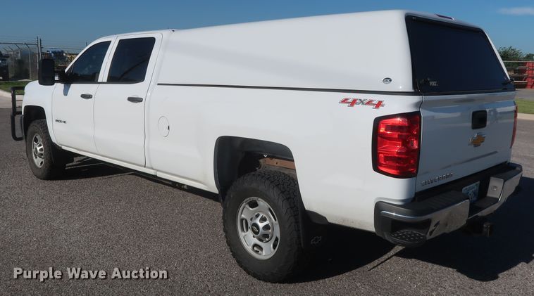 image for item GS9933 2015 Chevrolet Silverado 2500HD  Crew Cab pickup truck