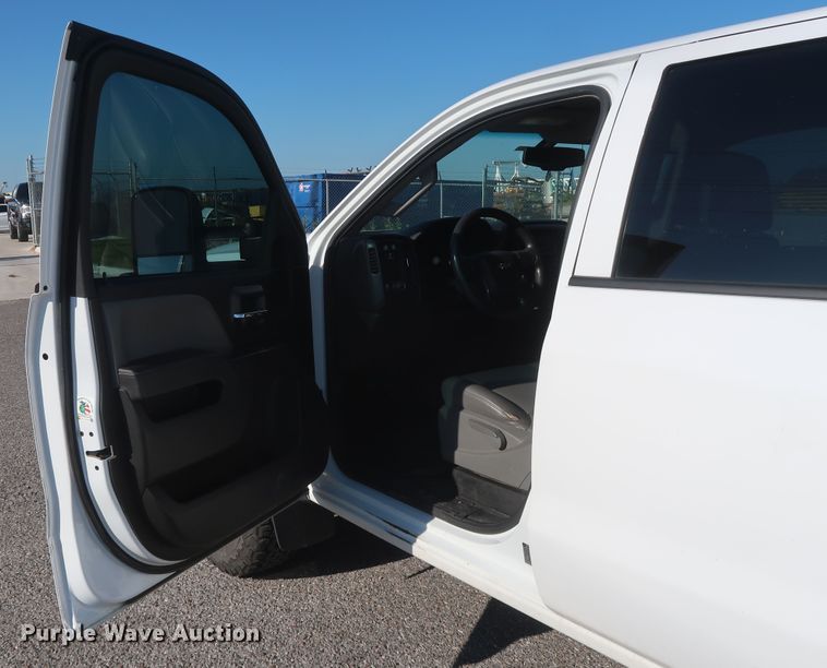 image for item GS9933 2015 Chevrolet Silverado 2500HD  Crew Cab pickup truck