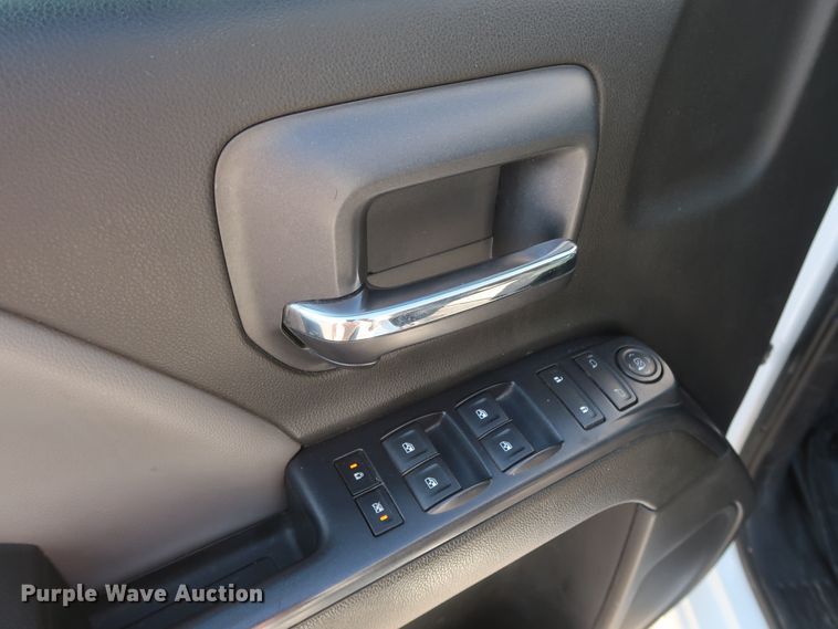 image for item GS9933 2015 Chevrolet Silverado 2500HD  Crew Cab pickup truck