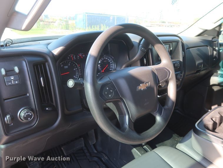 image for item GS9933 2015 Chevrolet Silverado 2500HD  Crew Cab pickup truck