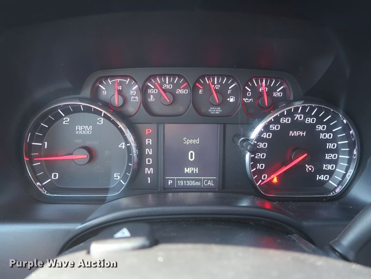 image for item GS9933 2015 Chevrolet Silverado 2500HD  Crew Cab pickup truck