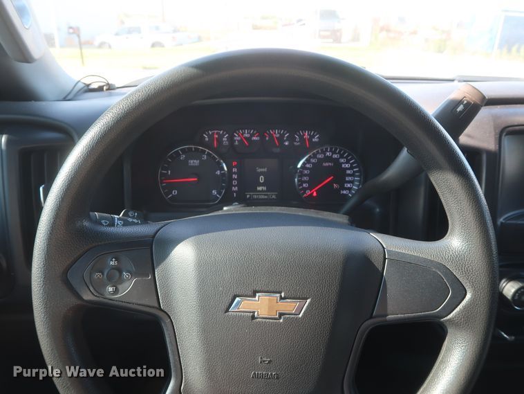 image for item GS9933 2015 Chevrolet Silverado 2500HD  Crew Cab pickup truck