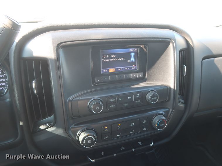 image for item GS9933 2015 Chevrolet Silverado 2500HD  Crew Cab pickup truck