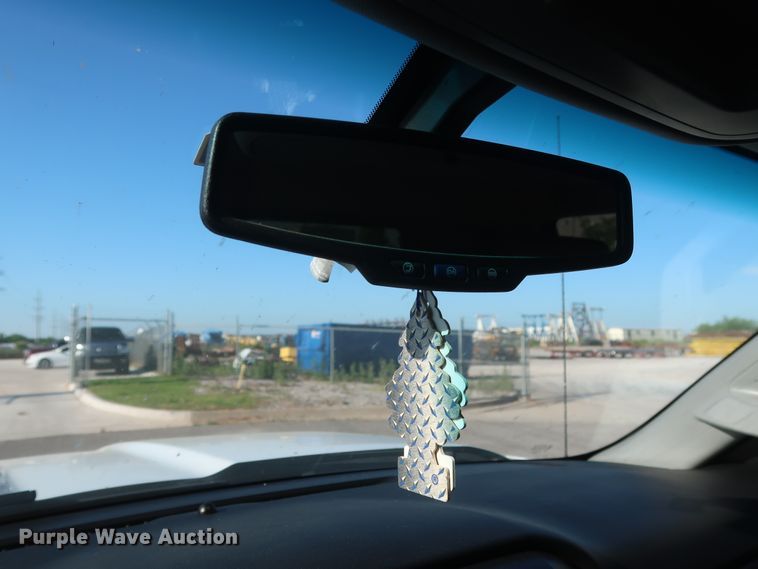 image for item GS9933 2015 Chevrolet Silverado 2500HD  Crew Cab pickup truck