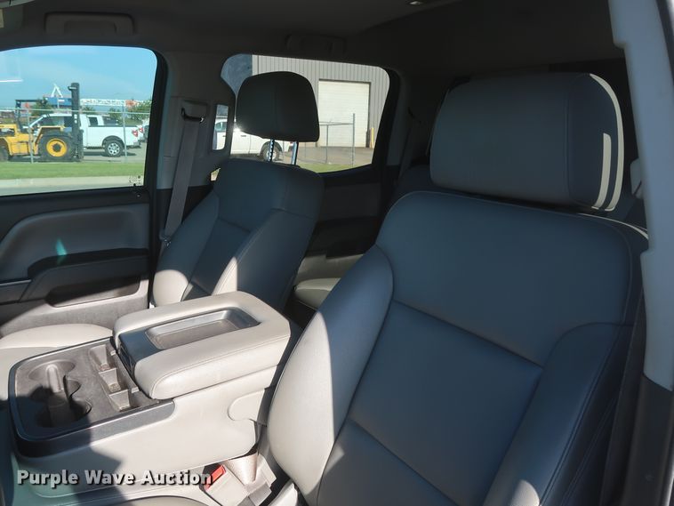 image for item GS9933 2015 Chevrolet Silverado 2500HD  Crew Cab pickup truck