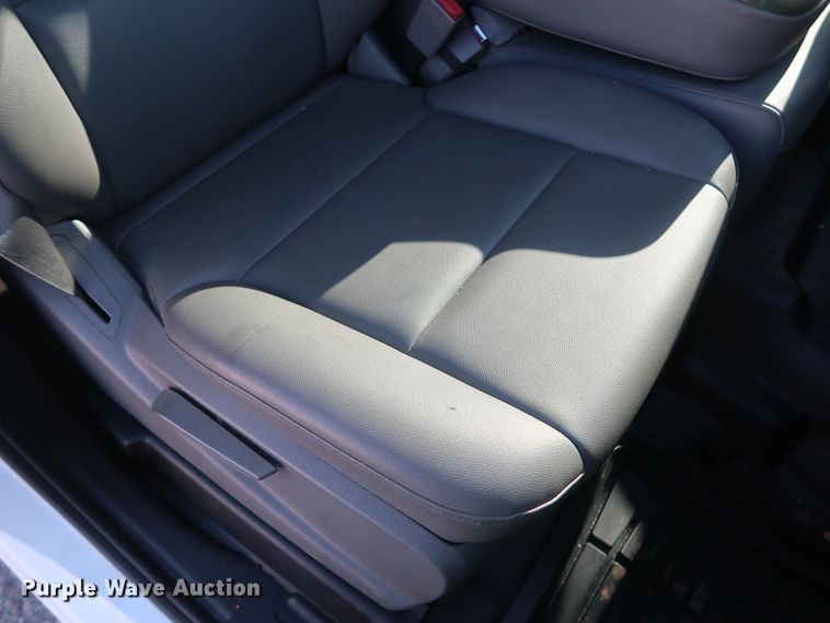 image for item GS9933 2015 Chevrolet Silverado 2500HD  Crew Cab pickup truck