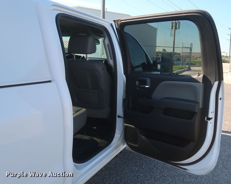 image for item GS9933 2015 Chevrolet Silverado 2500HD  Crew Cab pickup truck