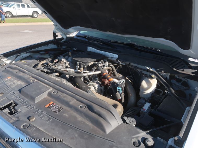 image for item GS9933 2015 Chevrolet Silverado 2500HD  Crew Cab pickup truck