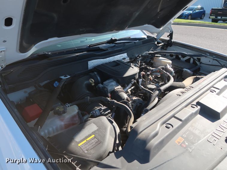 image for item GS9933 2015 Chevrolet Silverado 2500HD  Crew Cab pickup truck