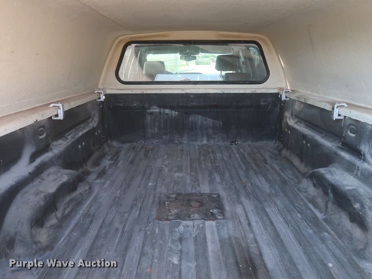 image for item GS9933 2015 Chevrolet Silverado 2500HD  Crew Cab pickup truck