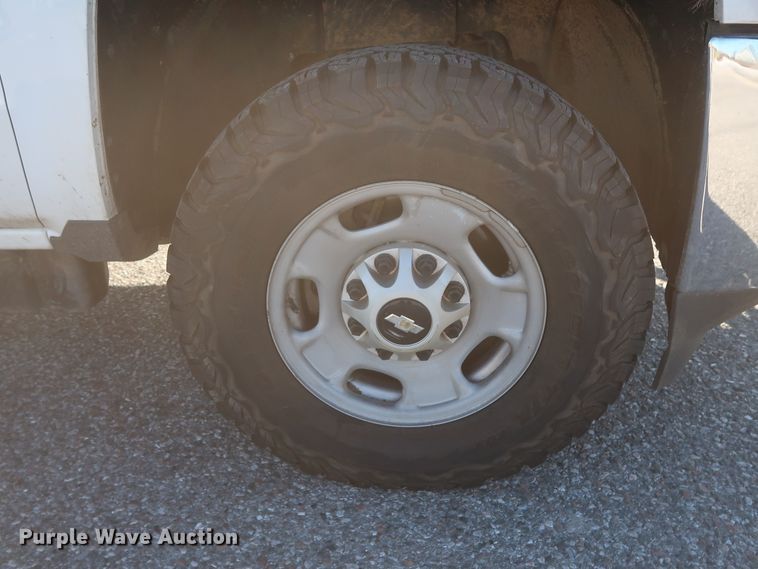 image for item GS9933 2015 Chevrolet Silverado 2500HD  Crew Cab pickup truck