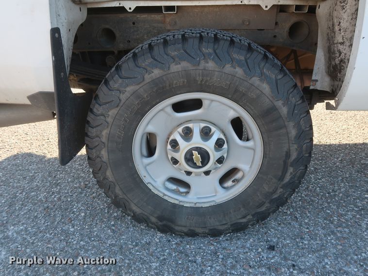 image for item GS9933 2015 Chevrolet Silverado 2500HD  Crew Cab pickup truck