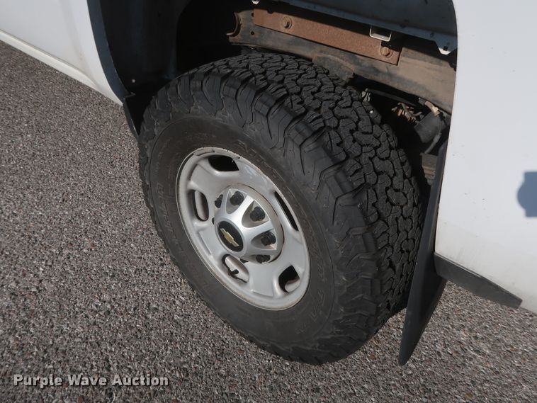 image for item GS9933 2015 Chevrolet Silverado 2500HD  Crew Cab pickup truck