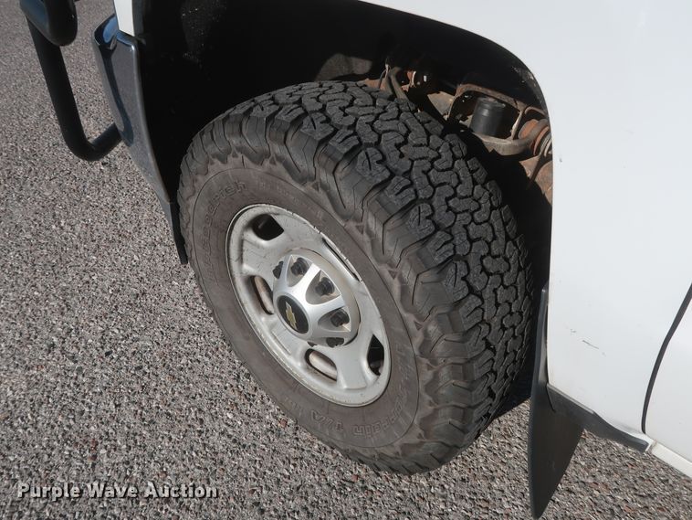 image for item GS9933 2015 Chevrolet Silverado 2500HD  Crew Cab pickup truck