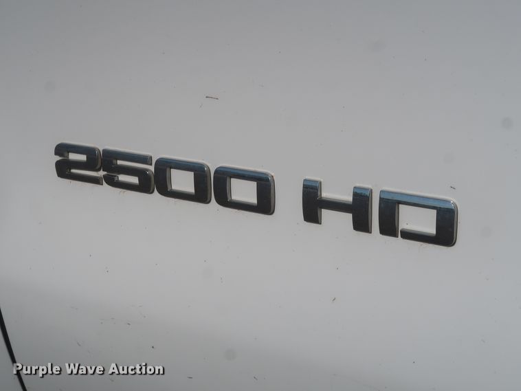 image for item GS9933 2015 Chevrolet Silverado 2500HD  Crew Cab pickup truck