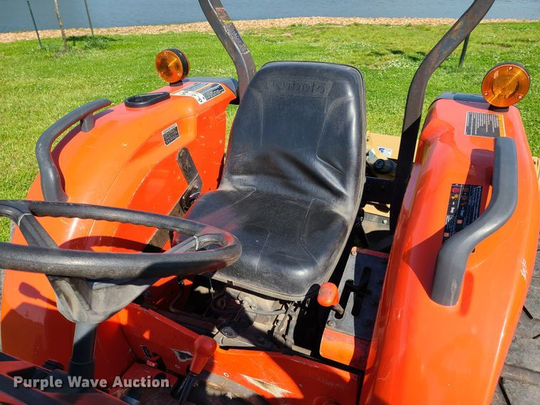 image for item GT9025 Kubota L4400  MFWD tractor